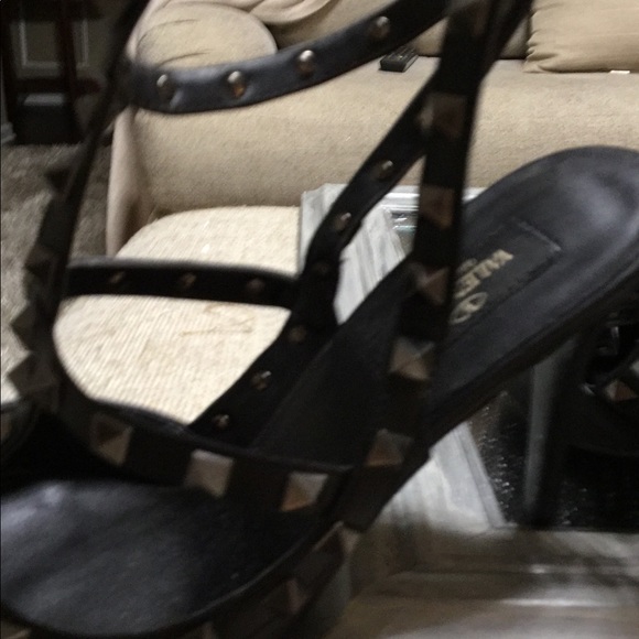 Valentino studded sandals - Picture 6 of 8